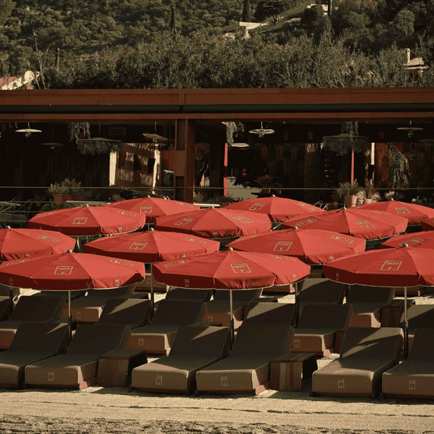 Transats et Beds plage privée Lavandou Coco Beach 